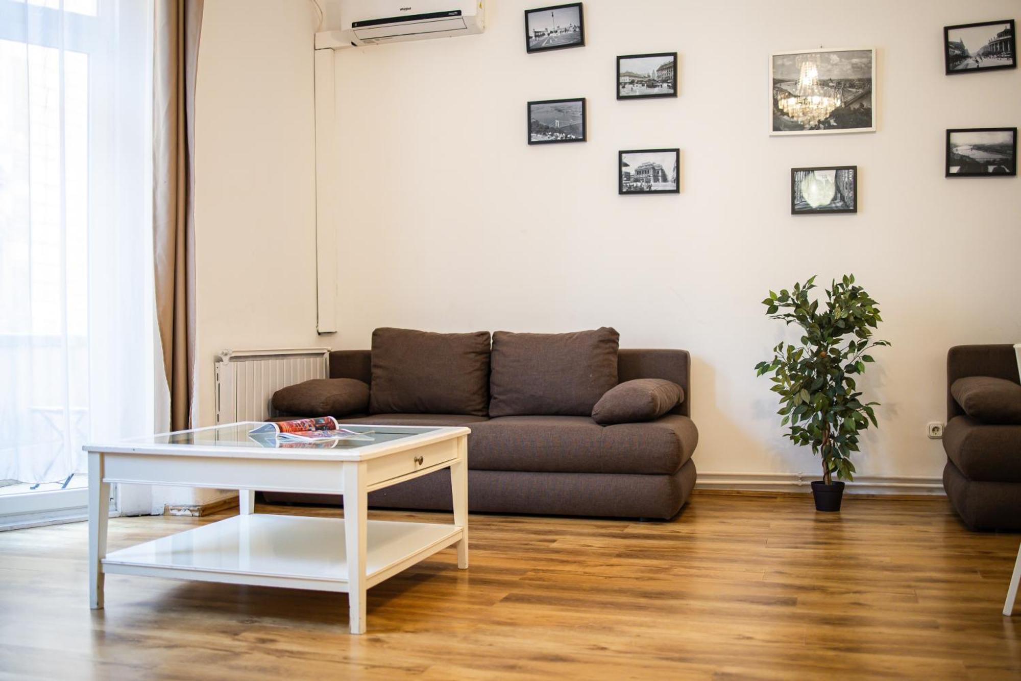 Real Apartments Lovag Budapest Extérieur photo