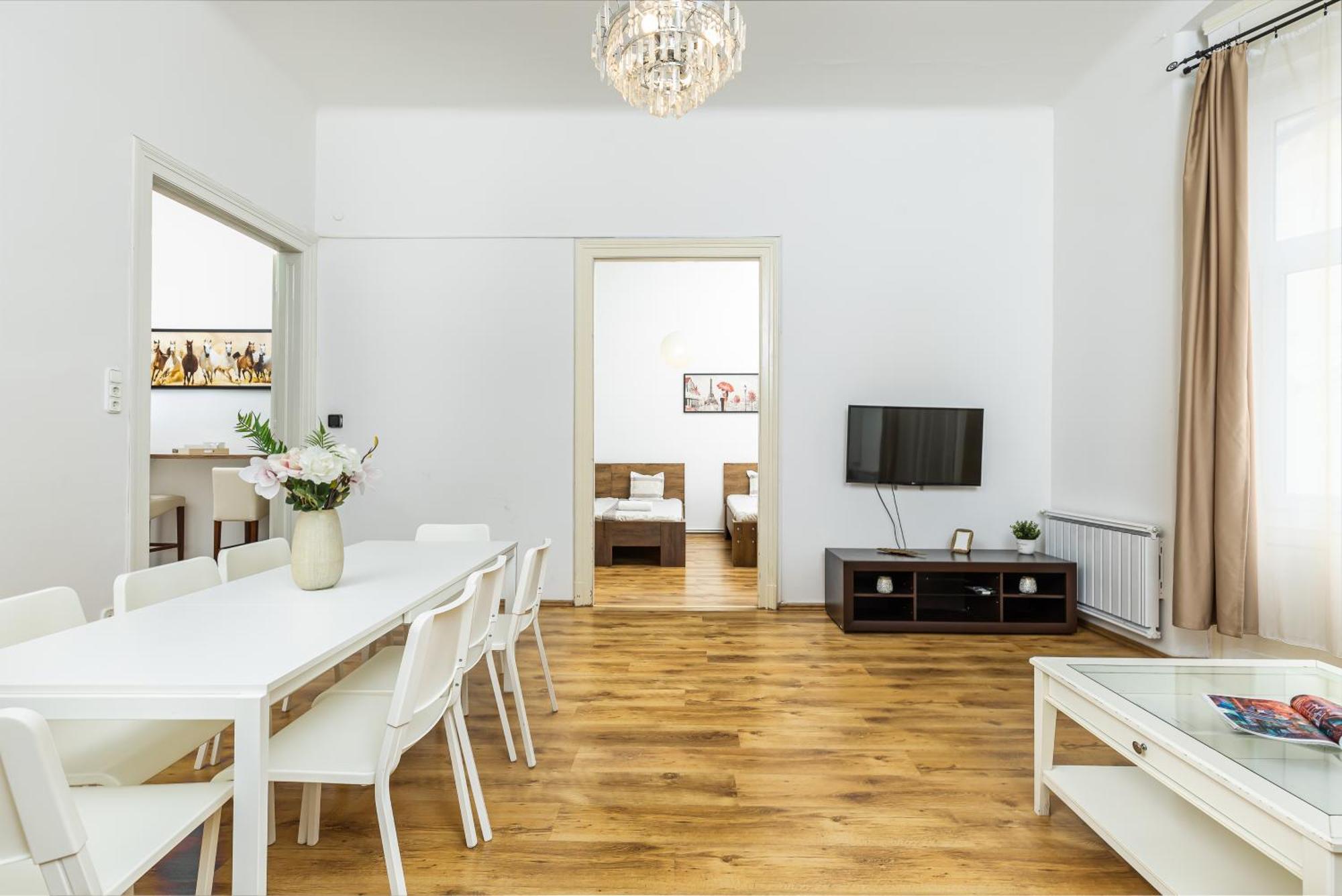 Real Apartments Lovag Budapest Extérieur photo