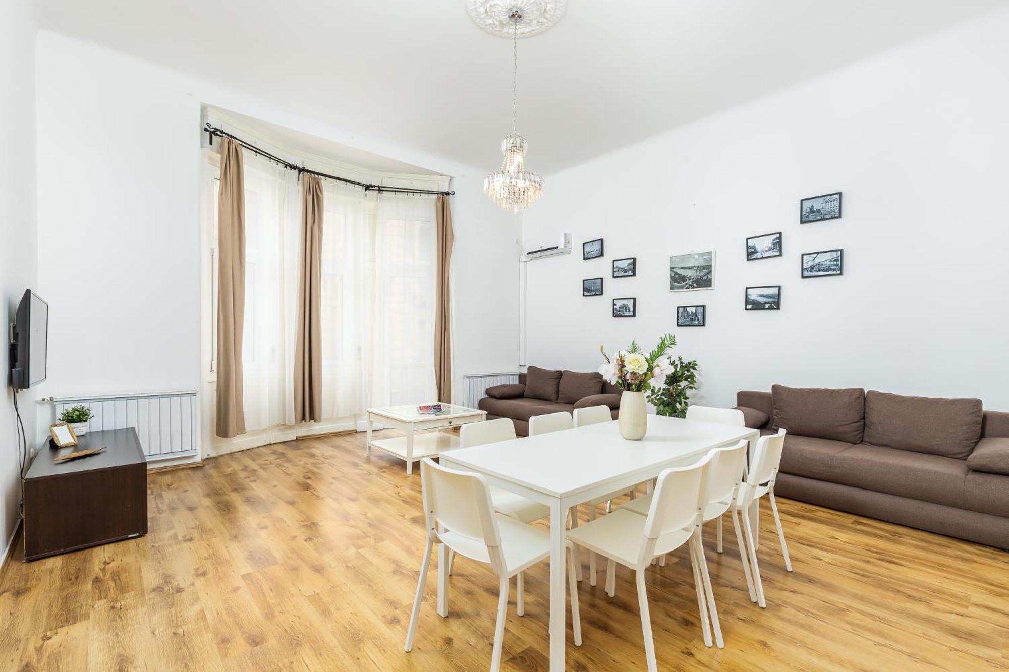 Real Apartments Lovag Budapest Extérieur photo