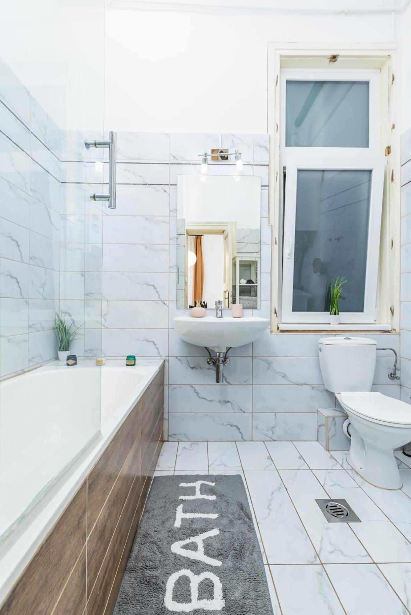 Real Apartments Lovag Budapest Extérieur photo