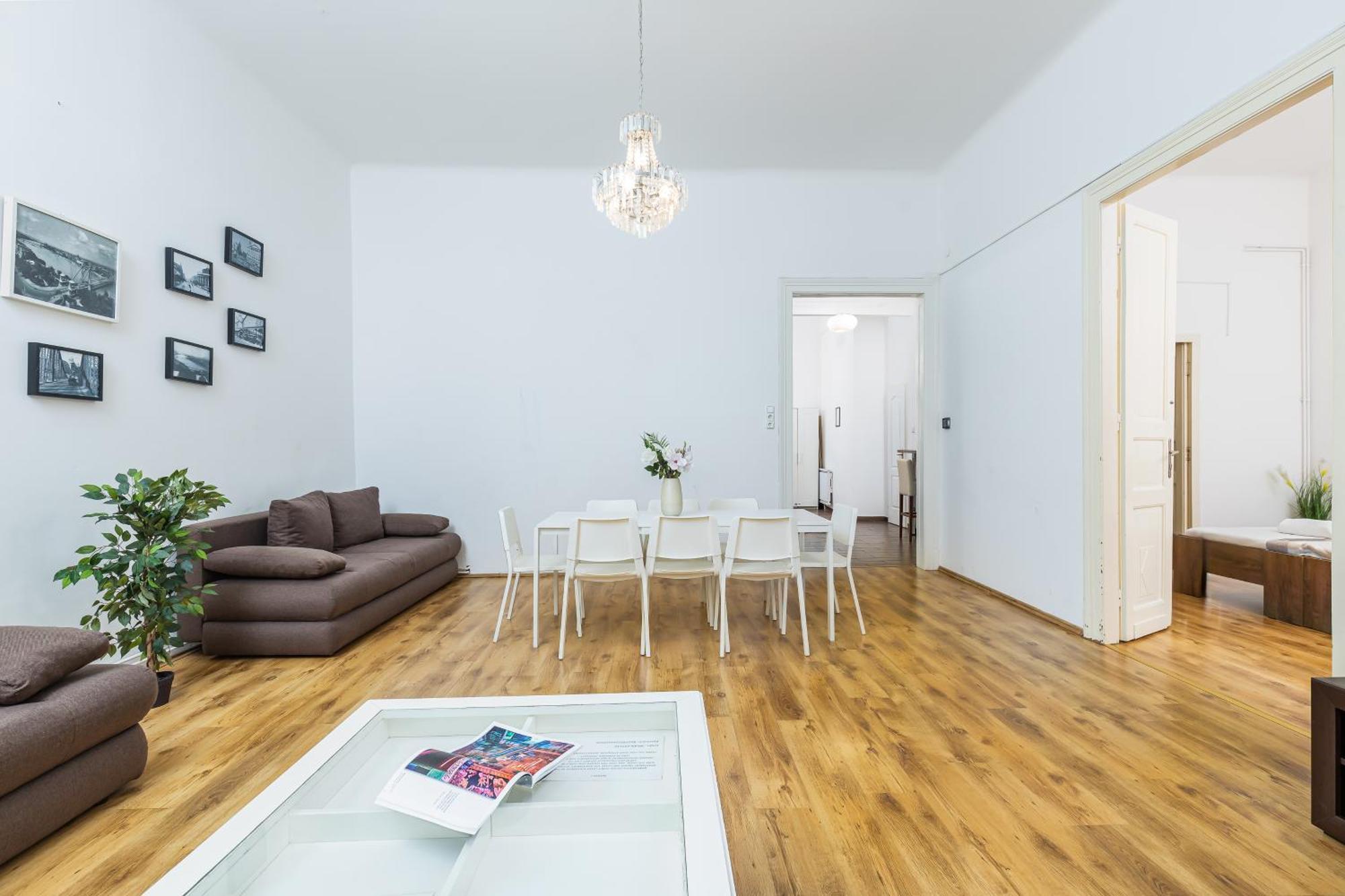 Real Apartments Lovag Budapest Extérieur photo