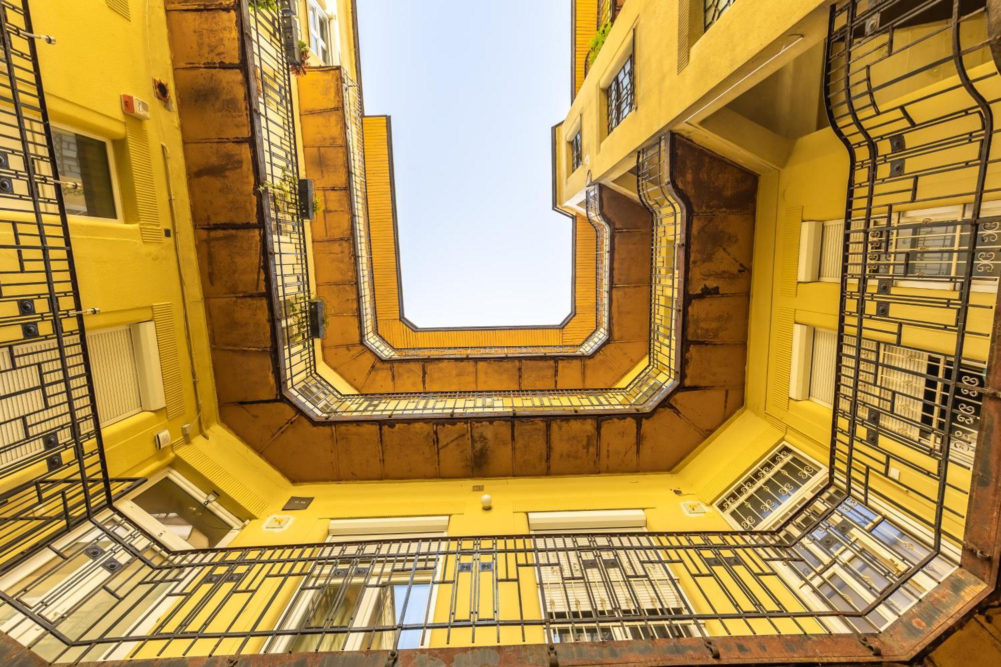 Real Apartments Lovag Budapest Extérieur photo