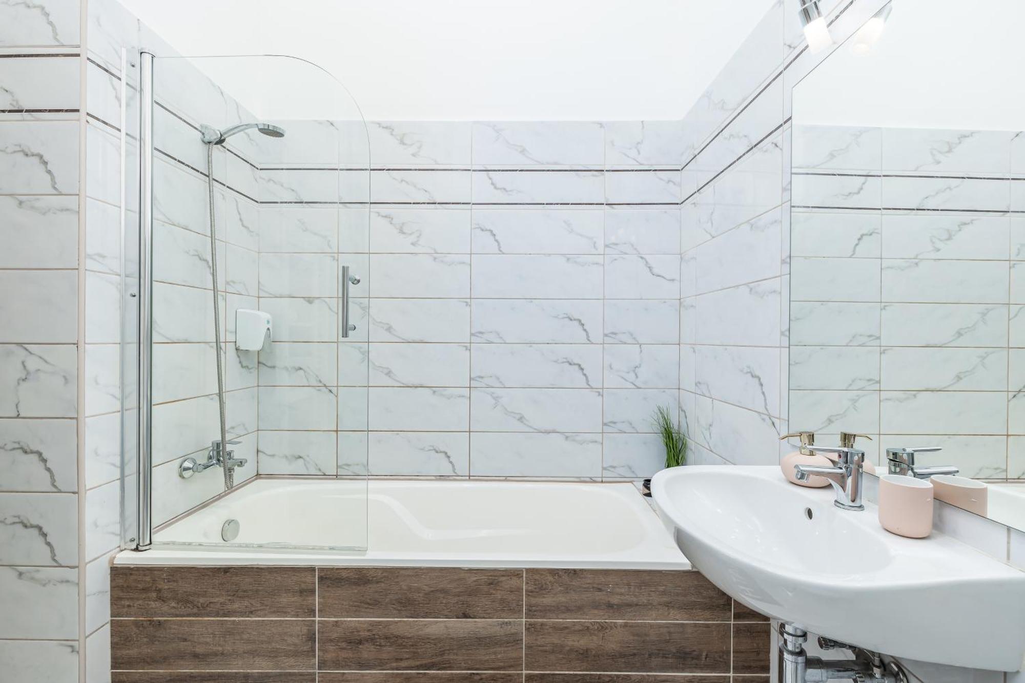 Real Apartments Lovag Budapest Extérieur photo